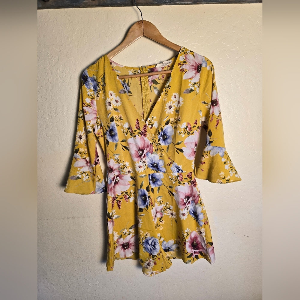 Sweet Wanderer Floral Romper Size Small